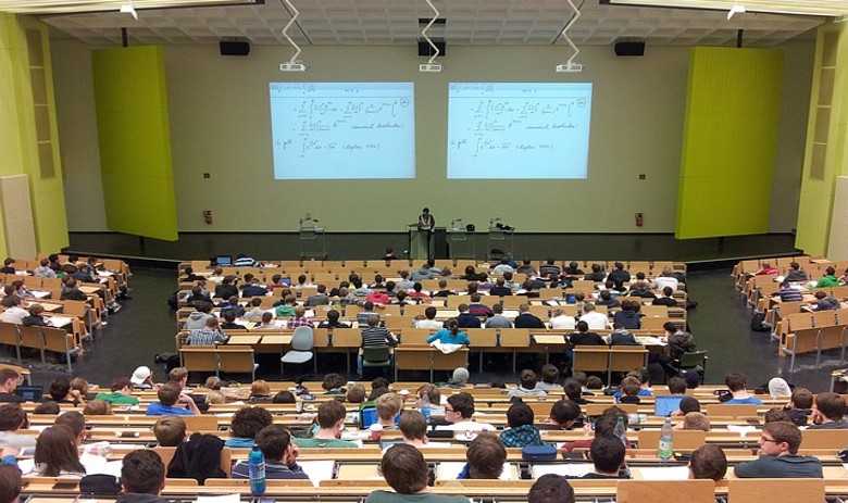 Studium Studierende in einem Vorlesungsraum
